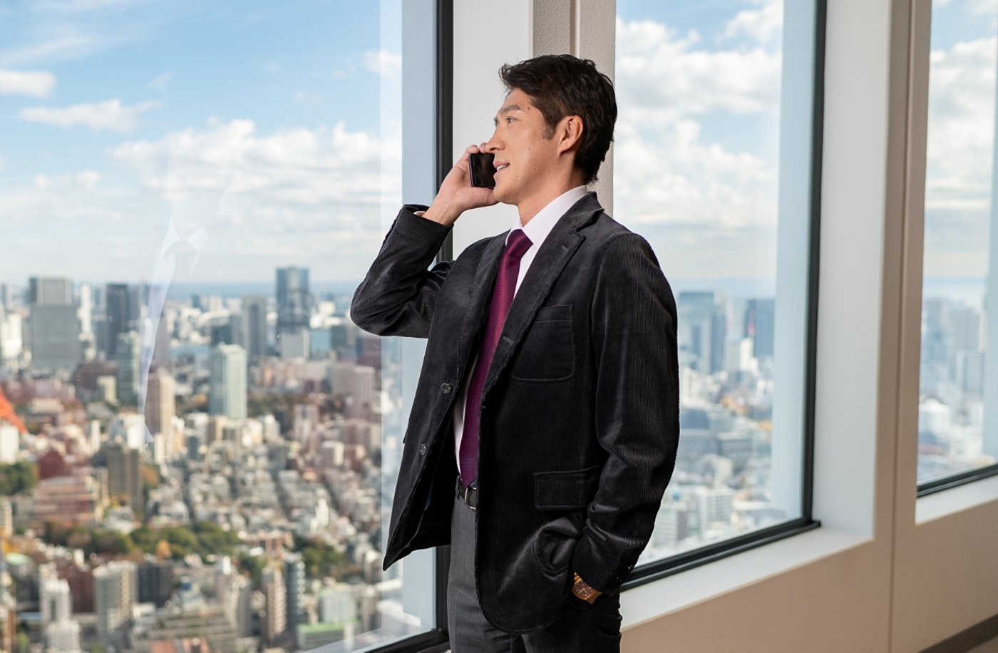 Male Kyndryl employee talking on the phone in Japan